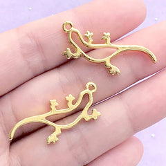 Small Gecko Open Bezel Pendant | Cute Animal Charm | Deco Frame for UV Resin Filling | Kawaii Craft Supplies (2 pcs / Gold / 12mm x 32mm)