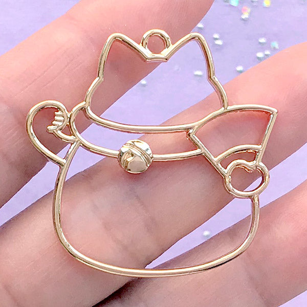 Maneki Neko Open Bezel | Beckoning Cat Cham | Lucky Cat Deco Frame for UV Resin Filling | Kawaii Jewellery DIY (1 piece / Gold / 38mm x 37mm)
