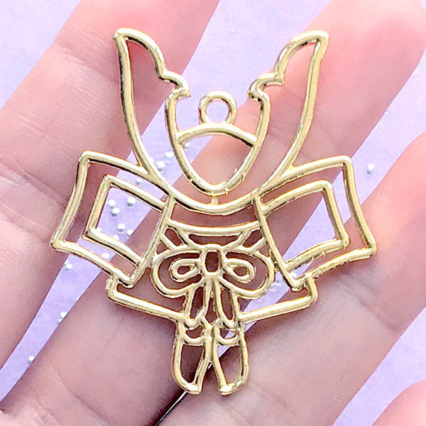 Japanese Samurai Helmet Open Bezel for UV Resin Filling | Kabuto Pendant | Resin Jewellery Making (1 piece / Gold / 40mm x 44mm)