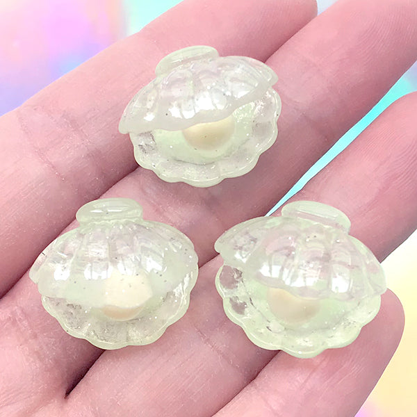Scallop Shell and Pearl Cabochons | 3D Seashell Embellishment | Kawaii Mermaid Jewellery DIY (3 pcs / Green / 21mm x 19mm)