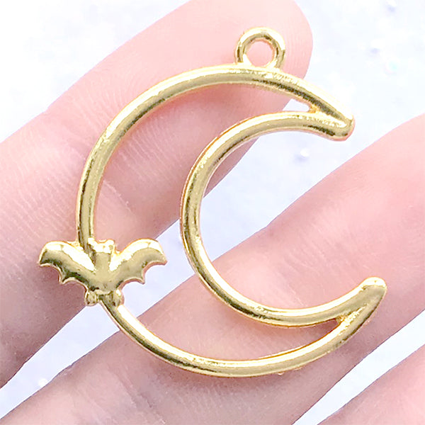 Halloween Moon and Bat Open Bezel Pendant | Kawaii Goth Deco Frame for UV Resin Filling (1 piece / Gold / 30mm x 30mm)