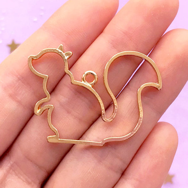 Squirrel Open Bezel Charm | UV Resin Craft Supplies | Kawaii Animal Deco Frame for Resin Filling (1 piece / Gold / 38mm x 28mm)