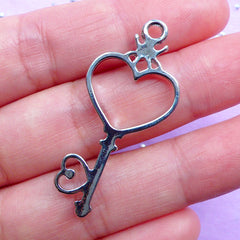 Heart Key Open Bezel Pendant | Kawaii Key Charm | Mahou Kei Jewellery Making | Deco Frame for UV Resin Filling (1 piece / Silver / 18mm x 41mm)