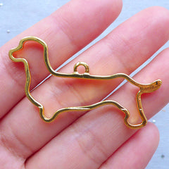 Dachshund Open Bezel | Sausage Dog Charm | Puggy Dog Pendant | Kawaii Deco Frame for UV Resin Jewellery DIY (1 piece / Gold / 46mm x 25mm)