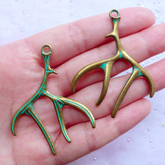 Large Antler Pendant with Green Patina Finish | Animal Deer Charms | Reindeer Necklace DIY (2 pcs / Antique Bronze / 40mm x 52mm)