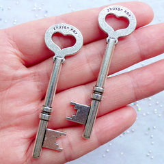 Big Skeleton Key Charms | Large Door Key Pendant in Vintage Style | Antique Heart Key Charm | Steampuck Jewellery DIY | Necklace Making | Zakka Supplies (2pcs / Tibetan Silver / 17mm x 58mm / 2 Sided)