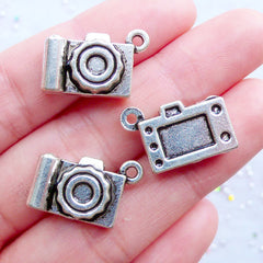 CLEARANCE 3D Digital Camera Charms | Camera Pendant | Travel Jewellery | Photography Charm | Journalist Charm | Gift for Photographer | Traveler Jewelry (3pcs / Tibetan Silver / 19mm x 13mm / 2 Sided)