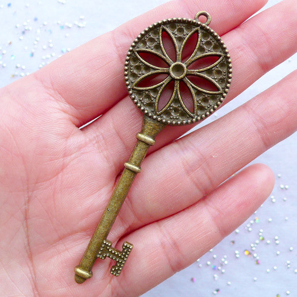 Vintage Key Charm with Floral Pattern | Large Skeleton Key Pendant in Antique Style | Flower Key Necklace Making | Ornate Key Charm | Bag Charm DIY (1