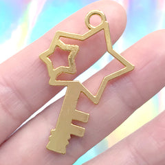 CLEARANCE Blank Open Bezel Charm in Star Key Shape | Double Star Key Charm | Hollow Outline Pendant for Epoxy Resin Filling | UV Resin Crafts | Kawaii Resin Jewellery DIY (1 piece / Gold / 26mm x 41mm)