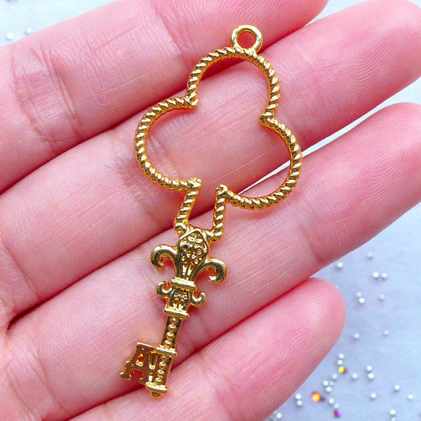 Playing Card Suit Key Open Bezel Charm | Club Suit Deco Frame for Kawaii UV Resin Jewelry Making (1 piece / Gold / 21mm x 48mm)