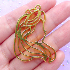 Alice Open Bezel Pendant | Alice in Wonderland Jewelry Supplies | Fairy Tale Deco Frame | Kawaii UV Resin Crafts (1 piece / Gold / 32mm x 43mm)