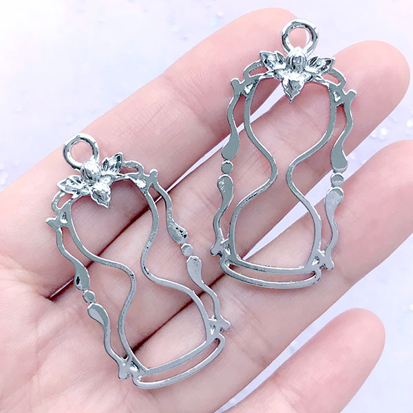 Fancy Hourglass with Bee Open Bezel | Sandglass Deco Frame | Sand Timer Charm | UV Resin Jewelry Supplies (2 pcs / Silver / 21mm x 44mm)