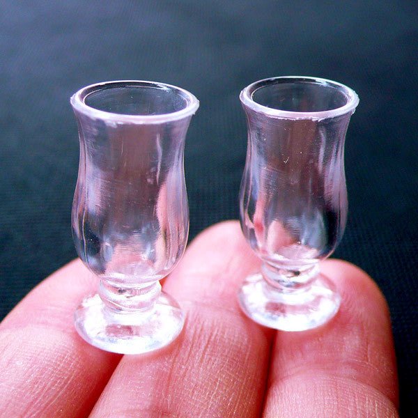 Miniature Martini Glasses | Dollhouse Cocktail Glass | Small Plastic Cups  for Doll House Food Craft (4 pcs / Clear / 26mm x 38mm)