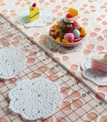 White Cake Lace Doilies in Paper (32mm) (6pcs) - Mini Accessories and Decoration for Miniature Cake / Dessert / Sweets / Food Craft MI02
