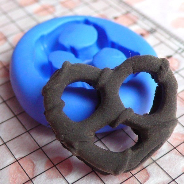Pretzel (25mm) Flexible Mold Silicone Mold - Miniature Food, Sweets, Jewelry, Charms (Clay Fimo Premo Resin Wax Gum Paste Fondant) MD377