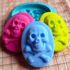 Skeleton / Skull with Crossbones Cameo (26mm) Silicone Flexible Push Mold Jewelry Charms Cupcake (Clay, Fimo, Wax, Gum Paste, Fondant) MD778