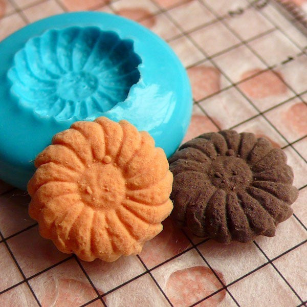 Dollhouse Cookie Mold Flower Daisy Biscuit 14mm Flexible Silicone Mold Kawaii Miniature Sweets Decoden Kitsch Jewelry Charms Cabochon MD174