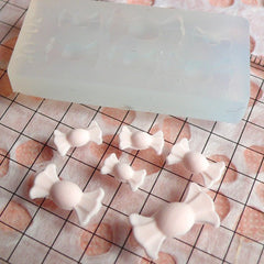 Set of Tiny Bow Tie Candy Flexible Mold (7 to 14mm) - Miniature Food / Sweets / Dessert / Pendants / Earrings / Nail Art MD009