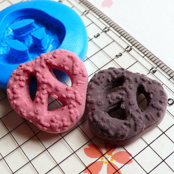 Danish Butter Cookie /Pretzel (22mm) Silicone Flexible Push Mold - Miniature Food, Sweets, Jewelry, Charms (Clay Fimo Resin Fondant) MD376