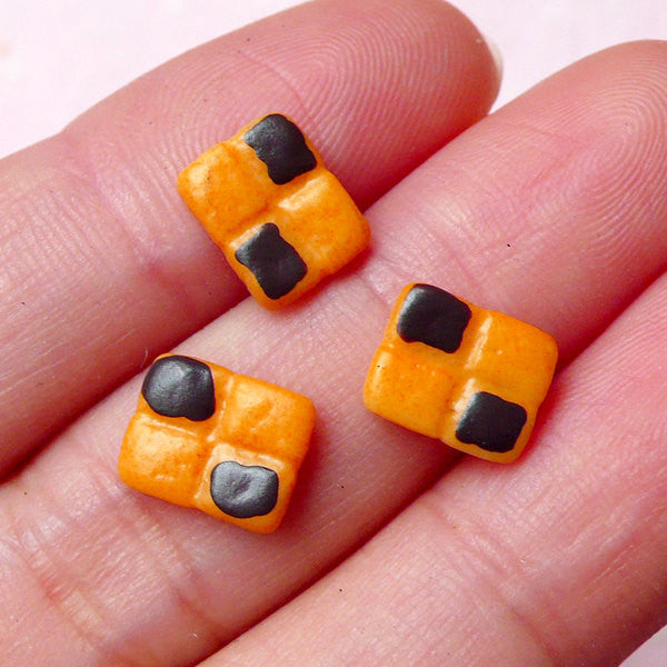 Kawaii Doll Food Cabochon / Miniature Checkerboard Cookie Cabochon (3pcs / 7mm x 9mm) Tiny Biscuit Dollhouse Sweets Decoden Supplies FCAB215