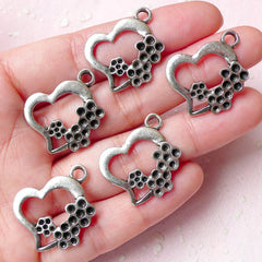 Heart Charms (5pcs) (22mm x 22mm / Tibetan Silver) Love Valentines Metal Findings Pendant Bracelet Earrings Zipper Pulls Bookmark CHM792