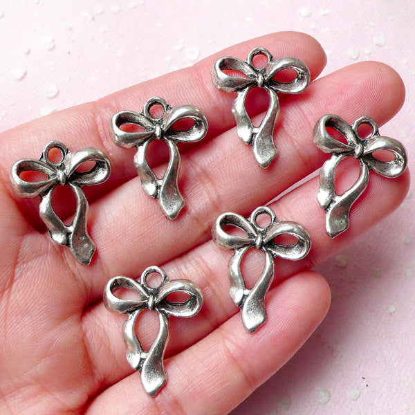 Ribbon Charms (6pcs) (17mm x 22mm / Tibetan Silver) Kawaii Metal Charms Pendant Bracelet Earrings Bookmark Zipper Pulls Keychains CHM780
