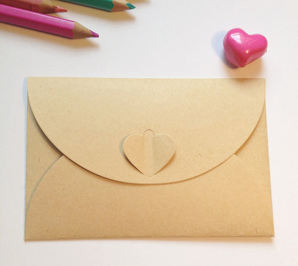 25 Mini-enveloppen Met Hartsluiting – 9,9x6,5 Cm, Kraftpapier, Incl. Blanco Kaarten, Voor Cadeaubonnen En Uitnodigingen