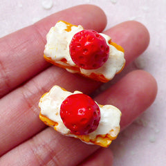 3D Strawberry Napoleon Cabochons (2pcs / 22mm x 27mm / Flat Bottom) Whimsical Miniature Sweets Deco Dollhouse Cake Kawaii Decoden FCAB283