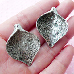 Calla Lily Charms Flower Petal Beads (2pcs / 26mm x 34mm / Tibetan Silver) Arum Lily Plant Floral Charm Earrings Pendant Jewellery CHM1606