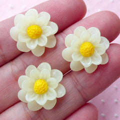 Little Flower Cabochons (3pcs / 17mm / Light Yellow / Flat Back) Floral Earrings Headband Hairpin DIY Cellphone Decoden Embellishment CAB425