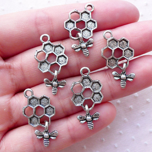 Honey Comb and Bee Charms Honeycomb Bumble Bee Movable Charm 5pcs MiniatureSweet Kawaii Resin Crafts Decoden Cabochons Supplies Jewelry Making
