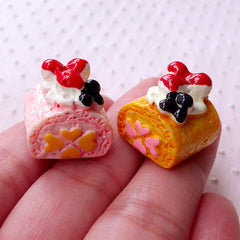 Dollhouse Swiss Roll w/ Fruit Cabochons (2pcs / 17mm x 16mm / 3D) Miniature Bakery Kawaii Cell Phone Deco Mini Sweets Dessert Craft FCAB410