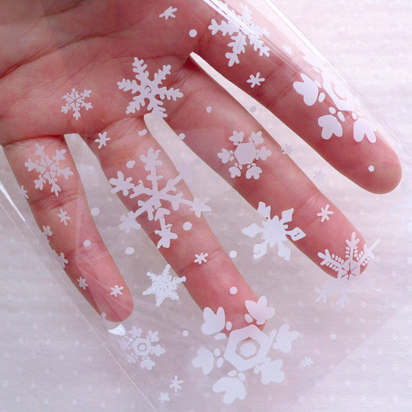 Snowflake Plastic Bags / White Snow Flakes Gift Bags / Self Adhesive Packaging Bags / Clear Christmas Cello Bags (10cm x 10cm / 20pcs) GB143