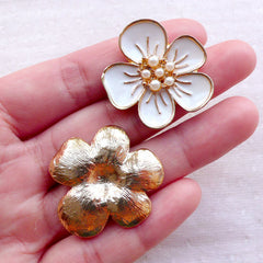 Floral Metal Cabochon with Pearl / Flower Enamel Cabochon (2pcs / 31mm x 28mm / Gold & White) Hairbow Centers Hair Jewellery Making CAB552