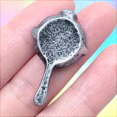 Miniature Skillet Pan | Dollhouse Frying Pan | Mini Cooking Pan for Doll Craft | Kawaii Supplies (1 piece / 21mm x 35mm)