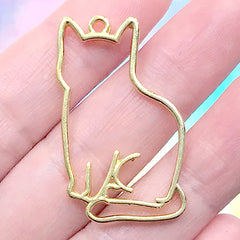 Sitting Cat Open Bezel Charm | Kawaii Animal Deco Frame for UV Resin Filling | Pet Pendant | Resin Jewelry DIY (1 piece / Gold / 22mm x 36mm)
