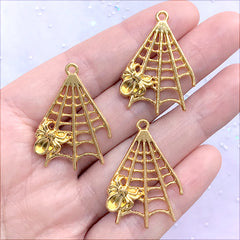Spider Web and Spider Pendant | Insect Charm | Halloween Craft DIY | Kawaii Gothic Jewelry DIY (3 pcs / Gold / 23mm x 32mm)