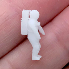 3D Spaceman for Resin Crafts | Cosmonaut Resin Inclusions | Miniature Astronaut Embellishments | Resin Art Supplies (2 pcs / 7mm x 16mm)