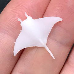 Miniature Manta Ray Marine Life Figurine | 3D Stingray Resin Inclusion | Mini Ocean Animal for Resin Underwater World Making (1 piece / 21mm x 20mm)