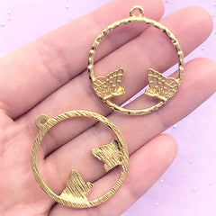Butterfly Circle Open Bezel | Round Deco Frame for UV Resin Filling | Insect Charm | Kawaii Resin Jewellery DIY (2 pcs / Gold / 31mm x 34mm)