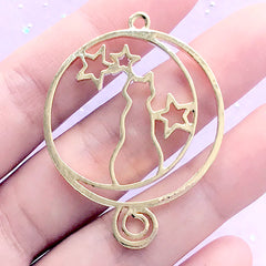 Kawaii Kitty Circle Open Bezel Charm | Magical Cat with Moon and Star Deco Frame | UV Resin Jewelry DIY (1 piece / Gold / 35mm x 45mm)