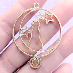 Kawaii Kitty Circle Open Bezel Charm | Magical Cat with Moon and Star Deco Frame | UV Resin Jewelry DIY (1 piece / Gold / 35mm x 45mm)