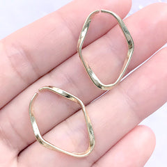 Small Wavy Oval Frame for Dainty Jewellery DIY | Hollow Open Deco Frame for UV Resin Filling (2 pcs / Gold / 18mm x 25mm)