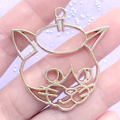 Artist Cat with Beret Hat Open Bezel for UV Resin Filling | Cute Animal Deco Frame | Kawaii Resin Jewelry Making (1 piece / Gold / 41mm x 43mm)