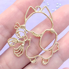 Beckoning Cat Open Bezel for UV Resin Filling | Lucky Cat Cham | Maneki Neko Deco Frame | Kawaii Jewellery Making (1 piece / Gold / 36mm x 41mm)