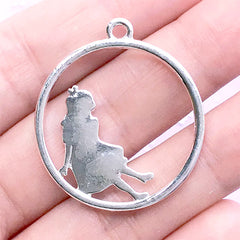 Alice in Wonderland Circle Open Bezel | Fairy Tale Charm | Kawaii Deco Frame for UV Resin Filling (1 piece / Silver / 29mm x 33mm / 2 Sided)