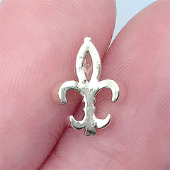 Fleur De Lis Rhinestone Nail Charm | Luxury Royal Flower Embellishment | Bling Bling Nail Art Supplies (1 piece / Gold / 8mm x 12mm)