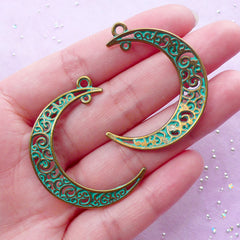 Filigree Moon Charm | Green Patina Crescent Moon Pendant (Antique Bronze / 4 pcs / 30mm x 39mm)