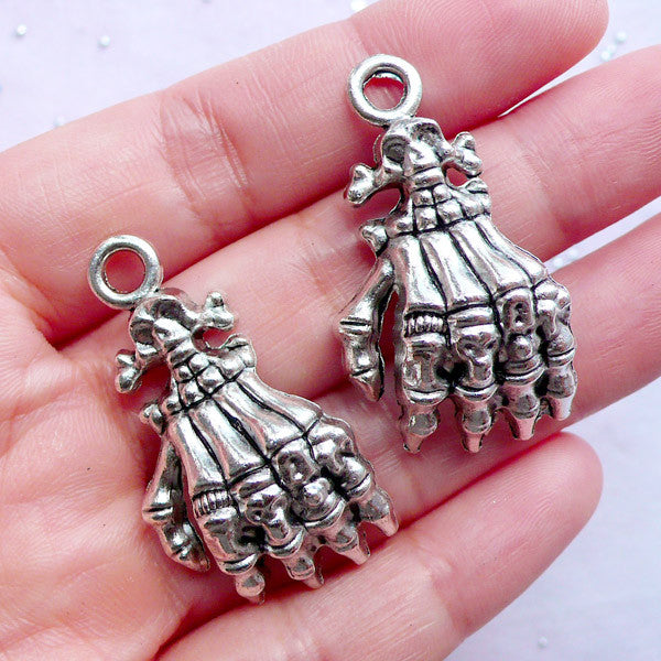Creepy Skeleton Hand Charms | Silver Skull Hand Pendant | Metal Halloween Charm | Gothic Jewellery DIY (2pcs / Tibetan Silver / 21mm x 38mm)