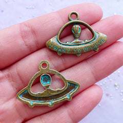 Green Patina Charm Supplies | I Want To Believe Alien Charm | Spaceship Pendant | Message Jewelry DIY (3 pcs / Antique Bronze / 31mm x 23mm)